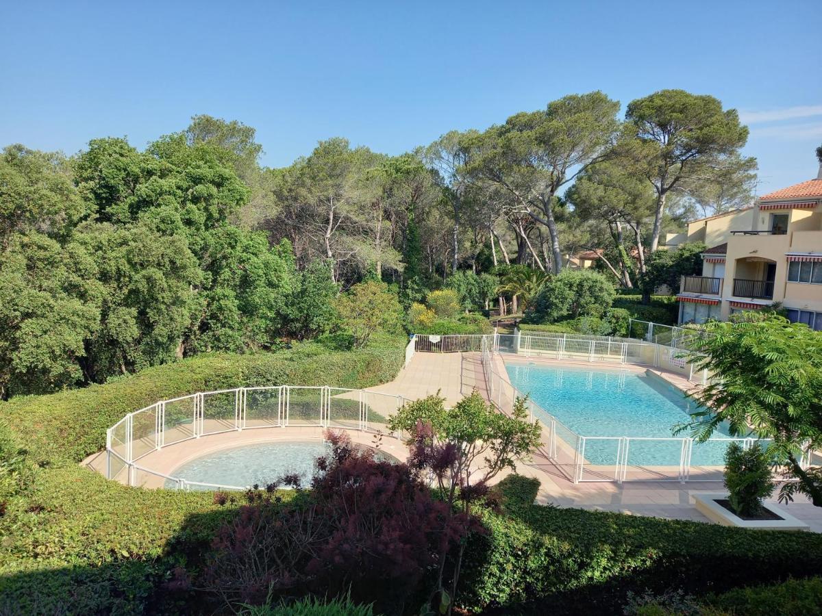 Les Hauts Du Golf Rez De Jardin Piscine Tennis Saint-Raphael  Bagian luar foto